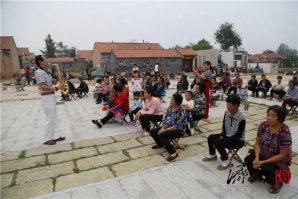 濟(jì)南廣播電視臺老干部演唱隊等赴濰坊災(zāi)區(qū)慰問演出_濟(jì)南開業(yè)慶典公司