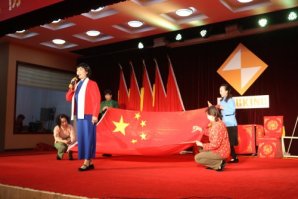 武安政協(xié)副主席郝偉帶領(lǐng)武安社區(qū)演唱團到新金集團演出
